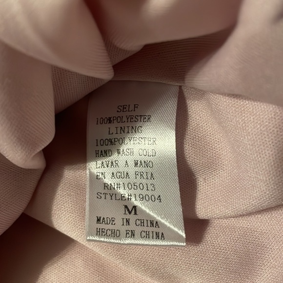 Andree - size medium blouse - pink with ruffles and liner - Picture 6 of 9